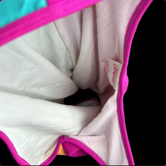 EUC size 4T tie-dye bathing suit one callout in pic 3. Very clean - Picture 5 of 5